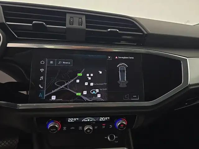 Audi Q3 view 14