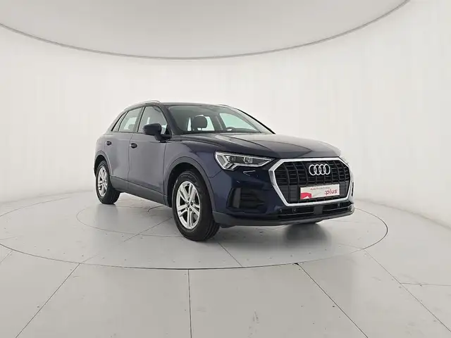 Audi Q3 view 6