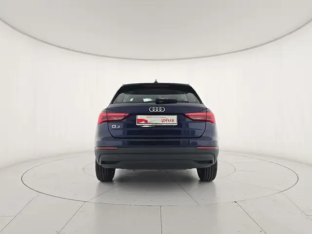 Audi Q3 view 4