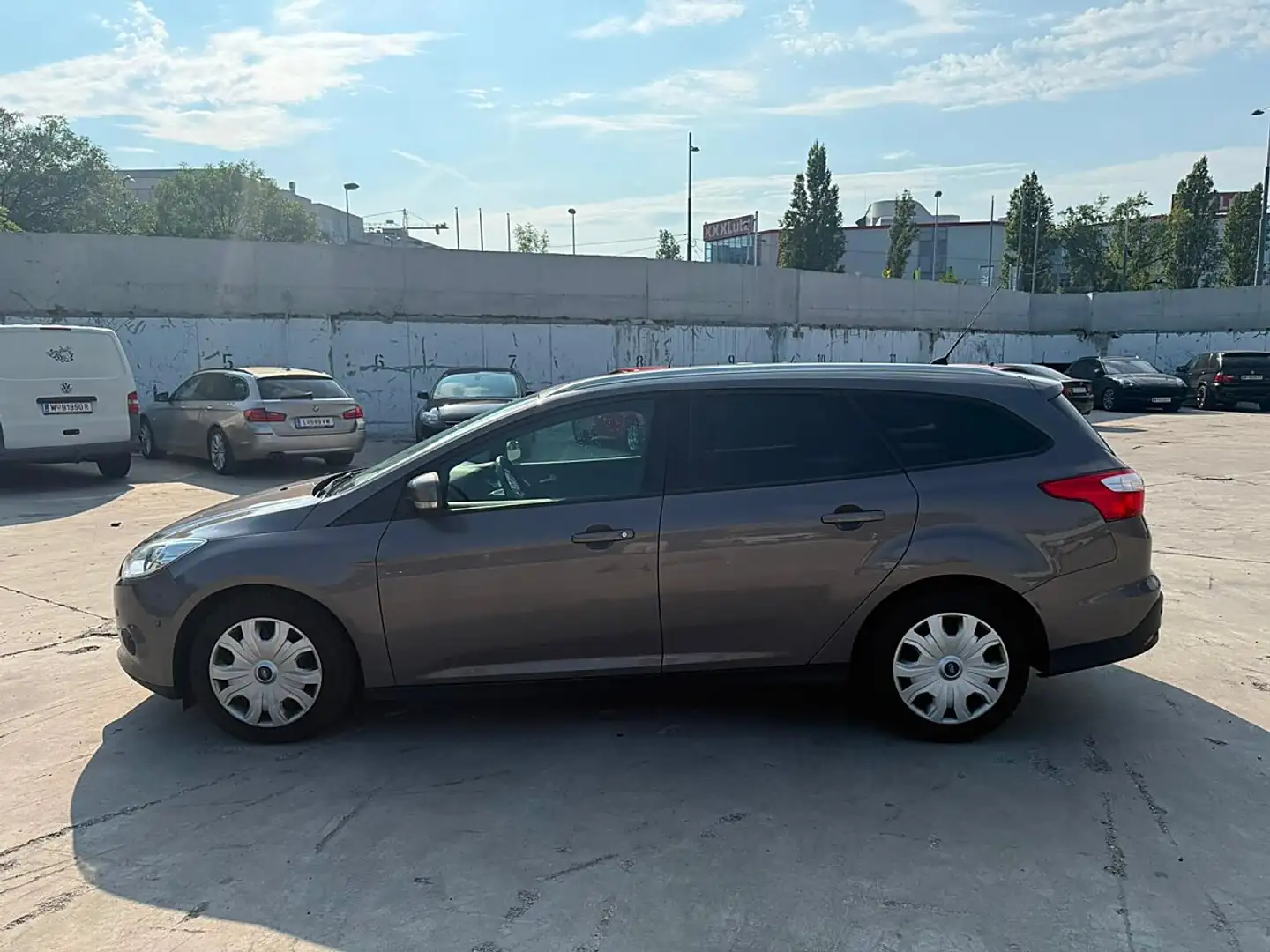 Ford Focus Traveller Easy 1,0 EcoBoost | 09/2026 INKL.ÜBER... Grau - 2