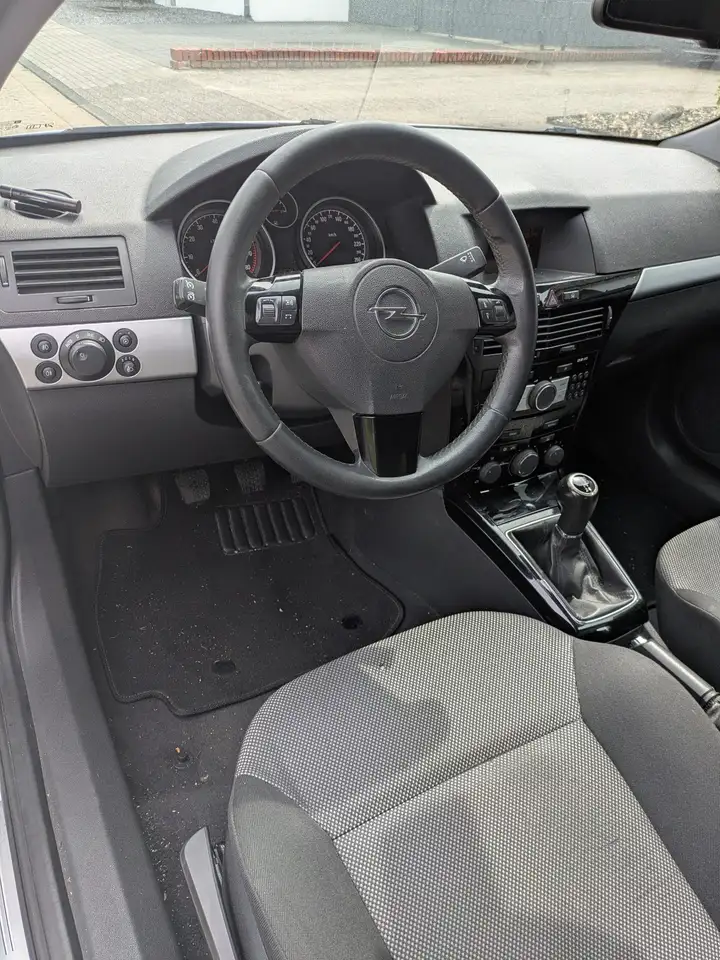 Opel Astra 1,6 Gtc Coupe, foto 9