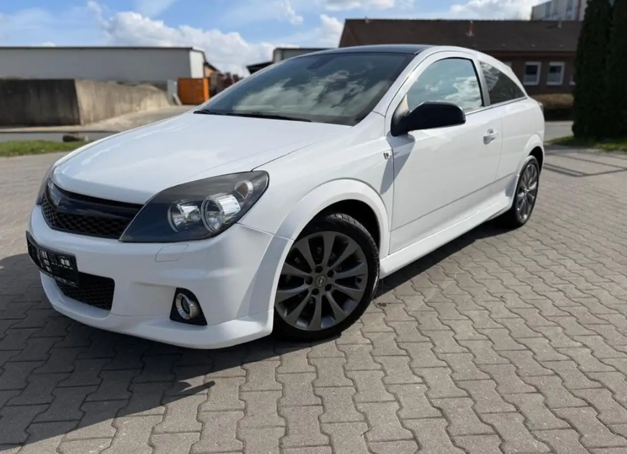 Opel Astra 1,6 Gtc Coupe, foto 1