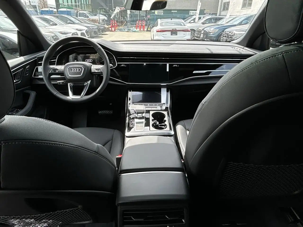 Audi Q8 снимка Audi Q8