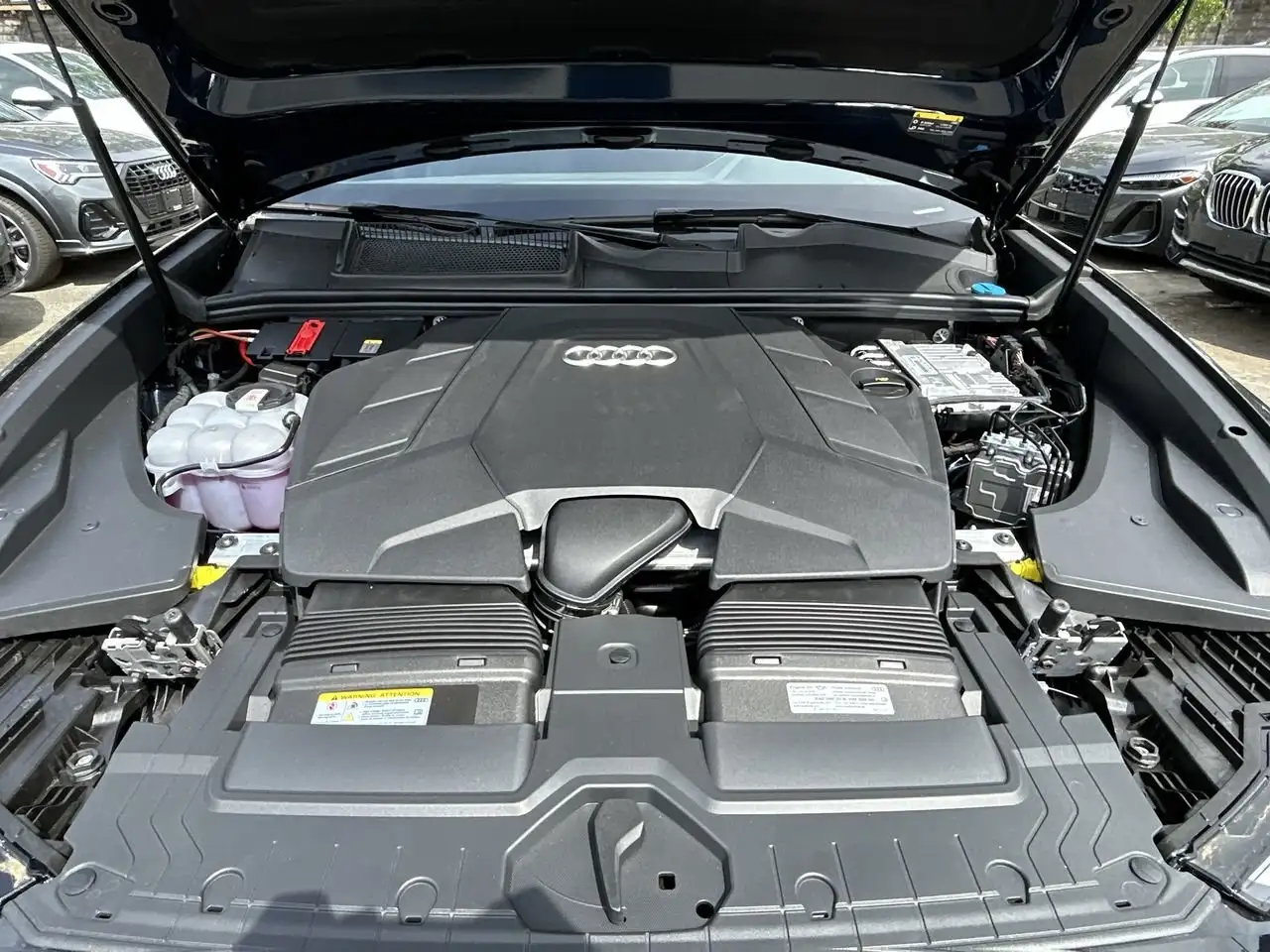 Audi Q8 снимка Audi Q8