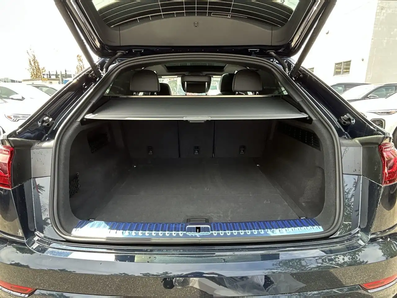 Audi Q8 снимка Audi Q8