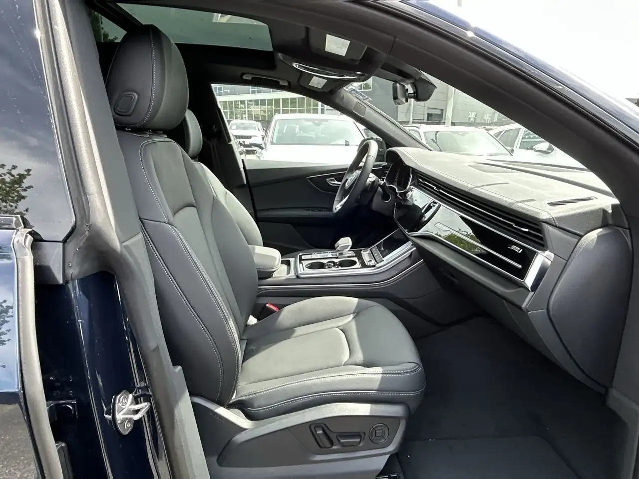 Audi Q8 снимка Audi Q8