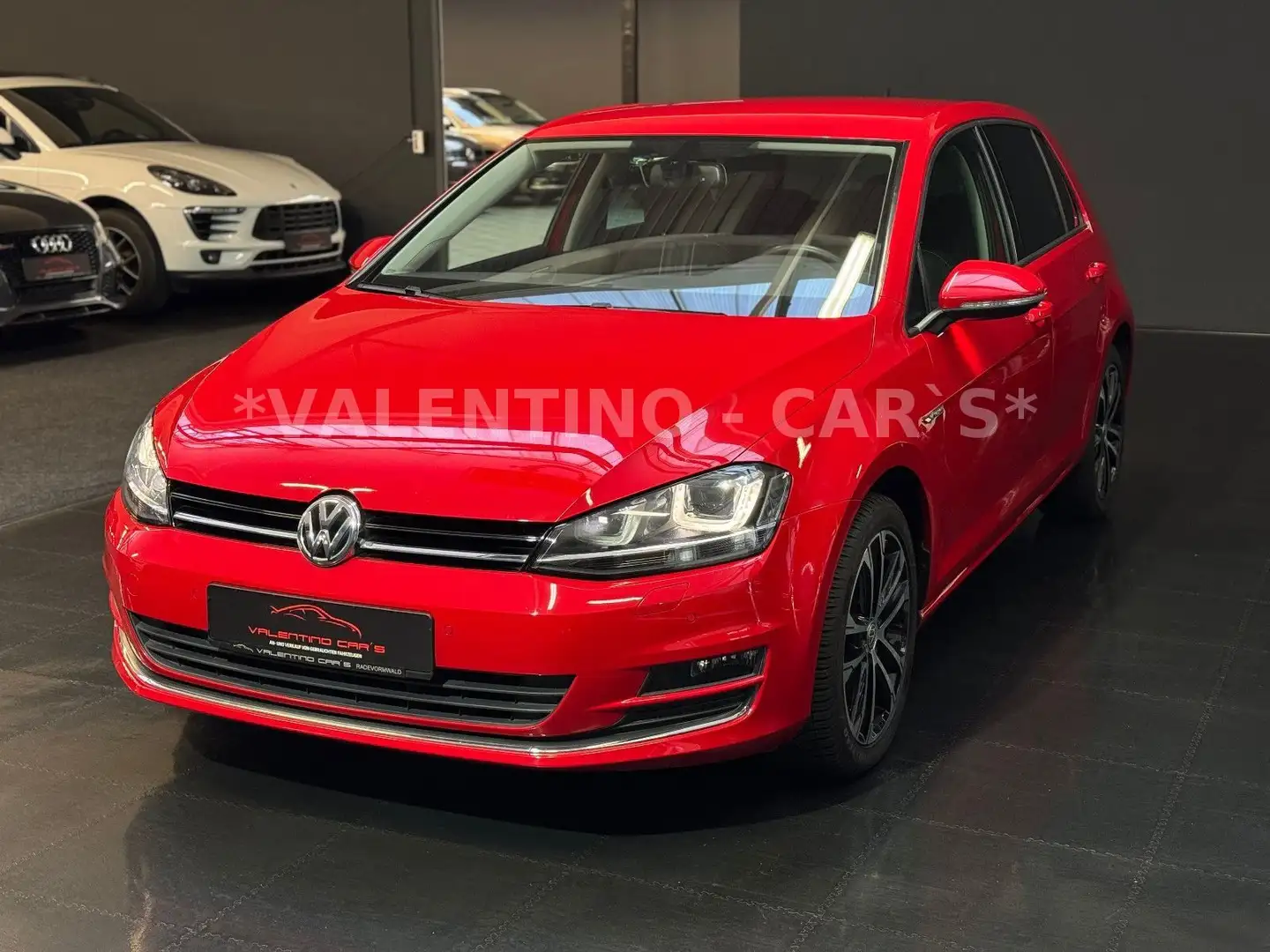 Volkswagen Golf VII Lim. Lounge BMT/Navi/Bi-Xen/Temp/Shz Rojo - 2