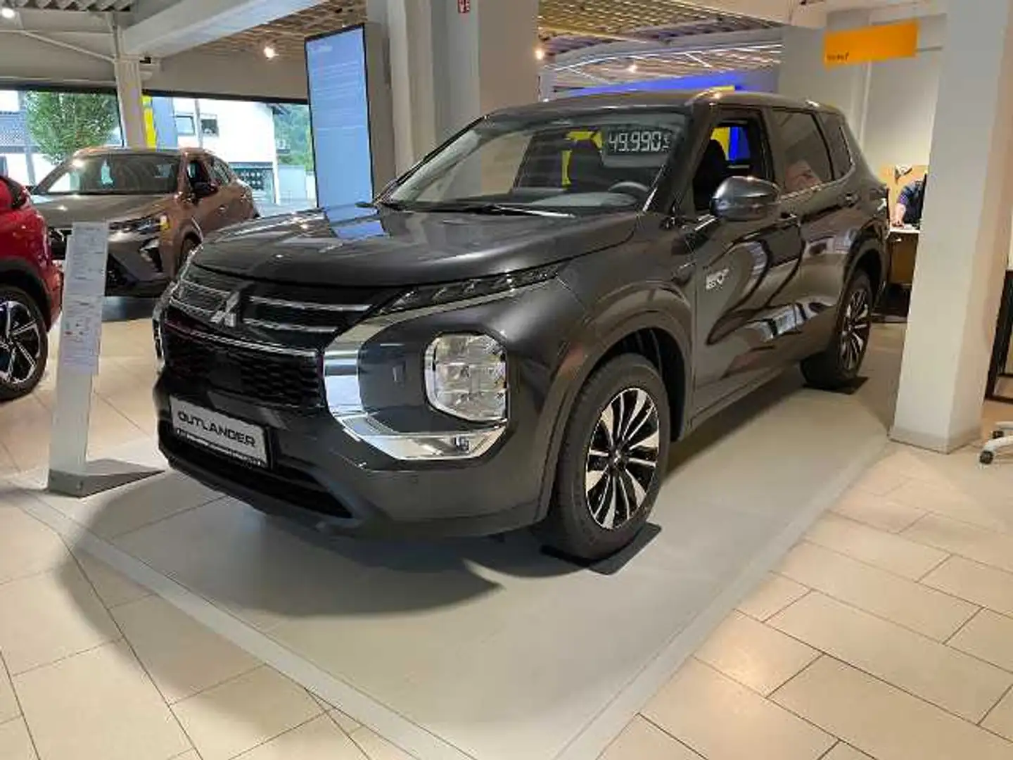 Mitsubishi Outlander 2.4L PHEV PLUS Grau - 1