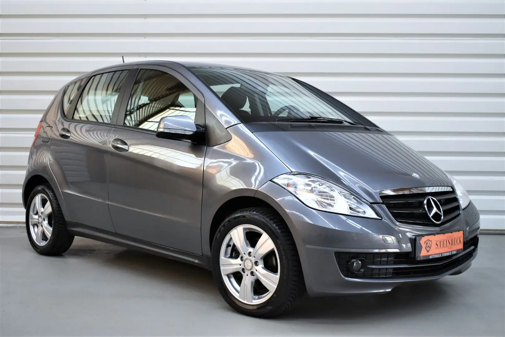 Mercedes-Benz A 180 A180+SHZ+Tempomat+Automatik+45.200KM Noir - 1