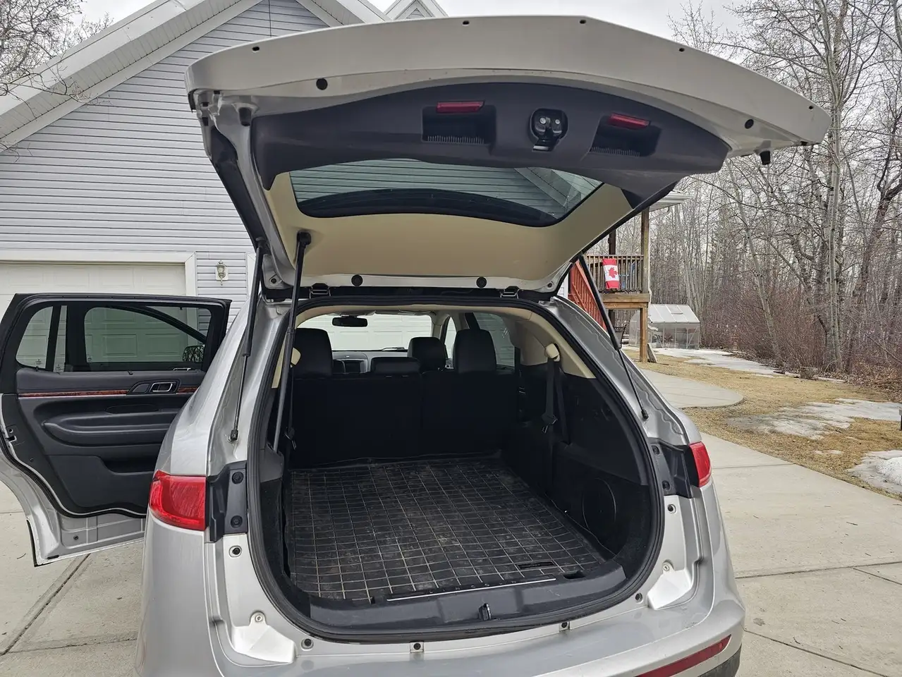 Lincoln MKT снимка Lincoln MKT