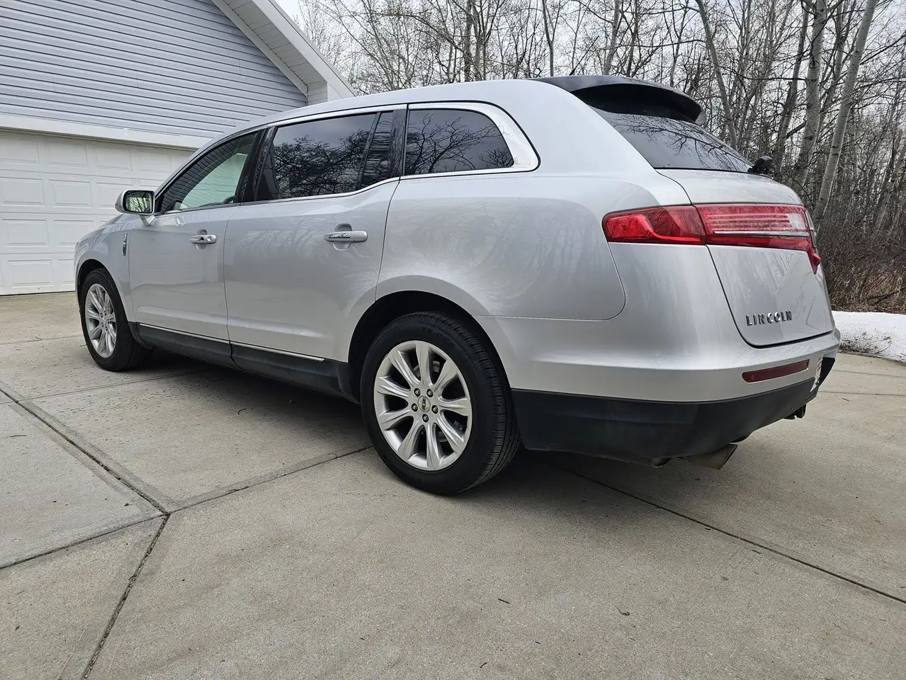 Lincoln MKT снимка Lincoln MKT