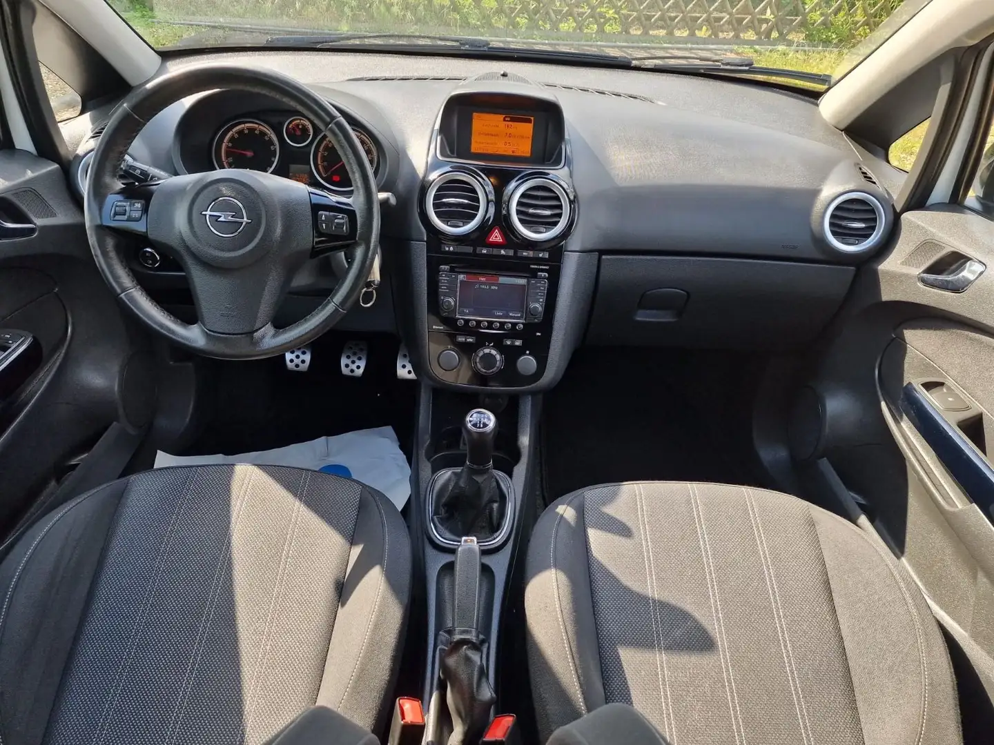 Opel Corsa D Color Edition OPC  120 ps / Navigation Weiß - 2
