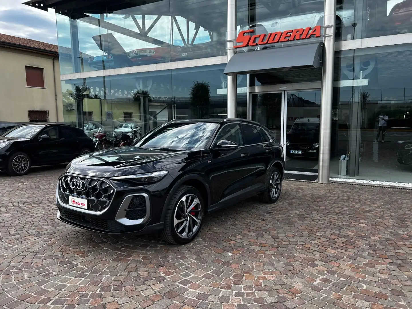 Audi Q5 TDi 150 kW mHEV+ S tronic quattro S line edition Fekete - 2