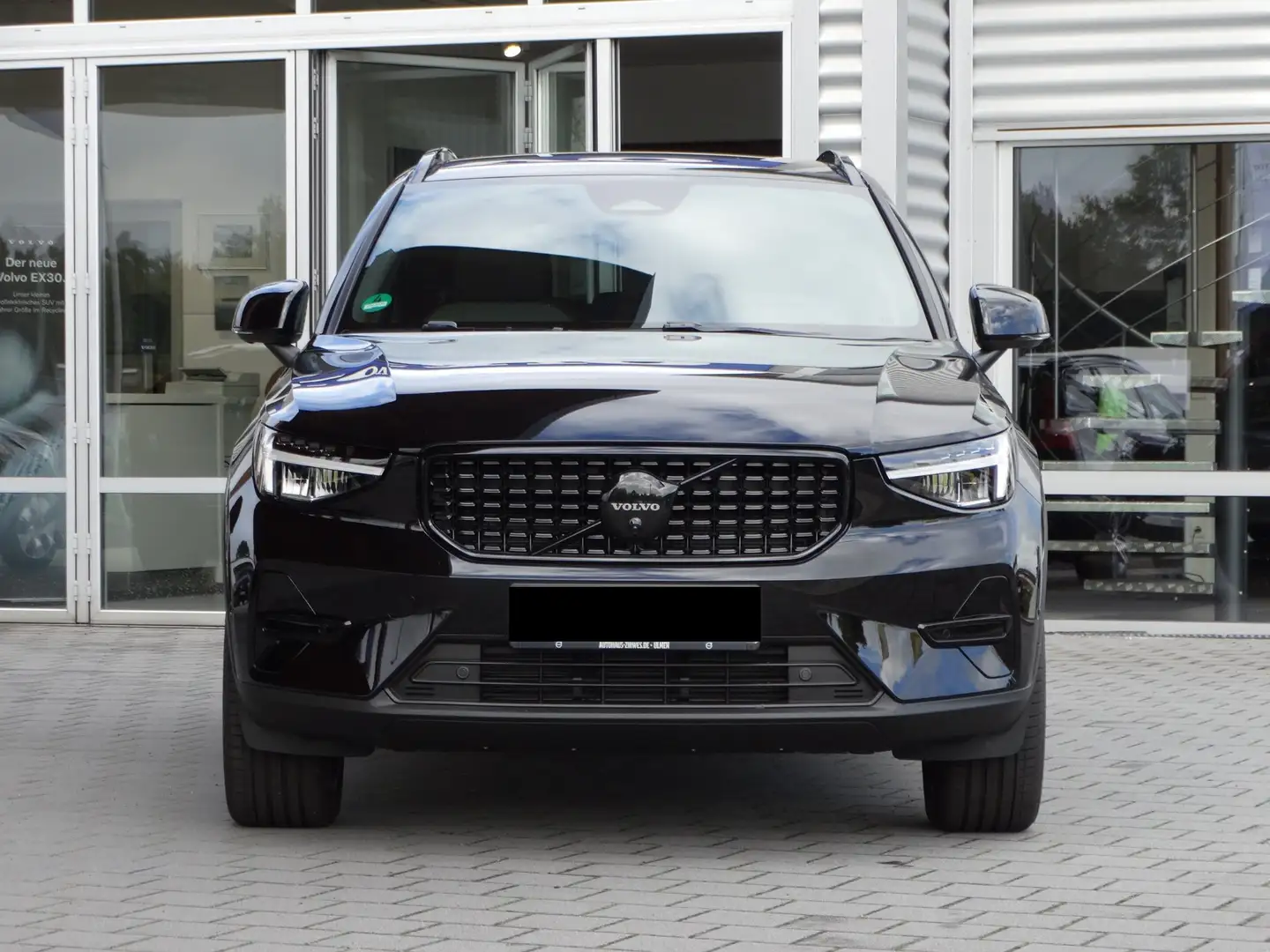 Volvo XC40 B3 Plus Black Edition 2WD Schwarz - 2