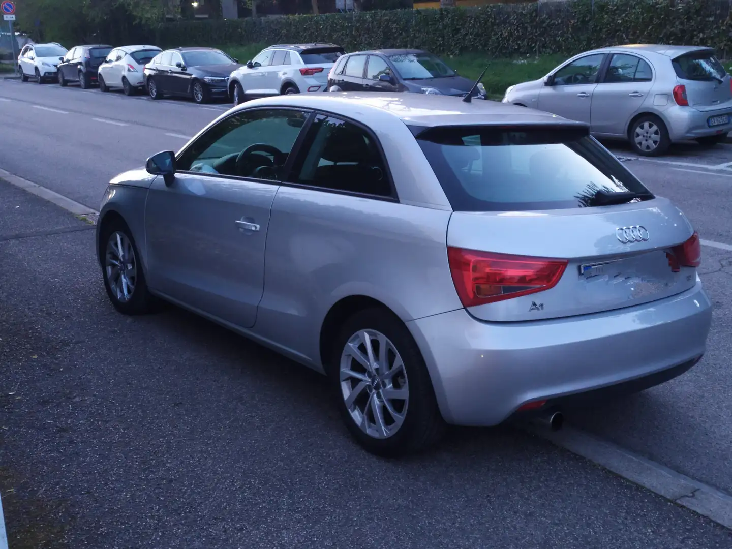 Audi A1 A1 I 2010 3p 1.6 tdi Attraction 105cv Argento - 2