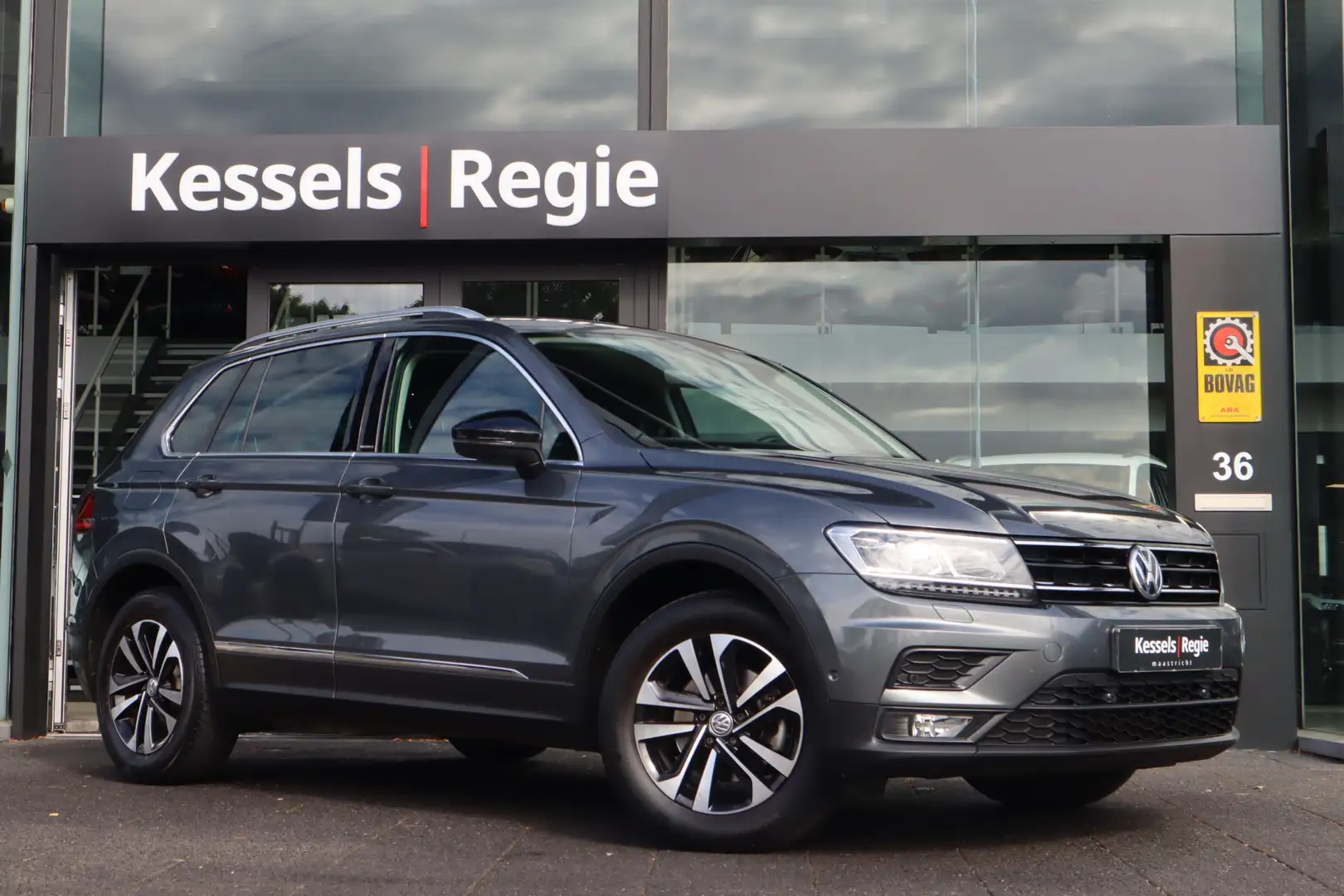 Volkswagen Tiguan 1.5 TSI ACT Comfortline Virtual ACC Camera CarPlay Grijs - 2