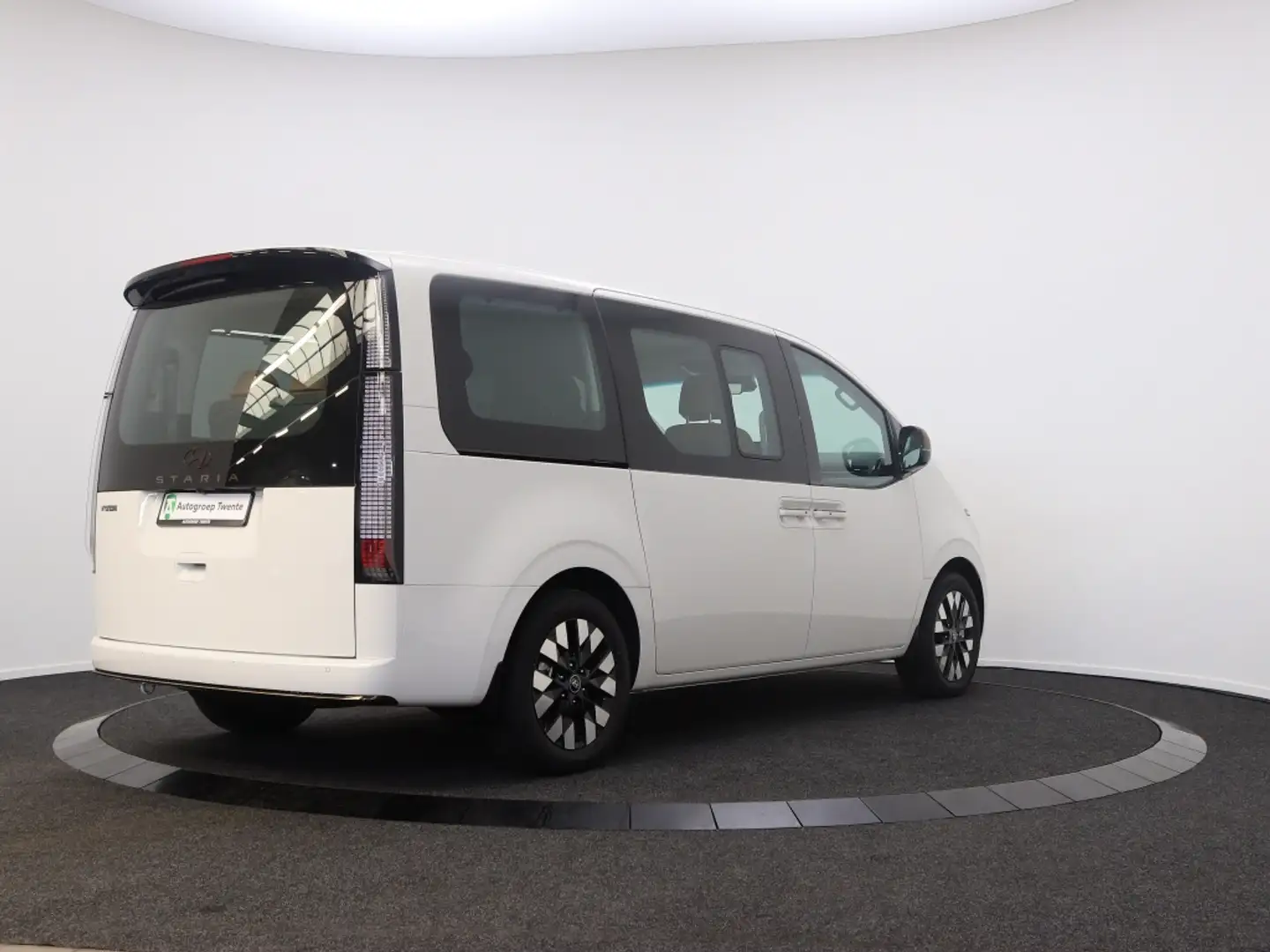 Hyundai STARIA Luxury 7 Seater 1.6 T-GDI HEV 2WD Full Options Bílá - 2