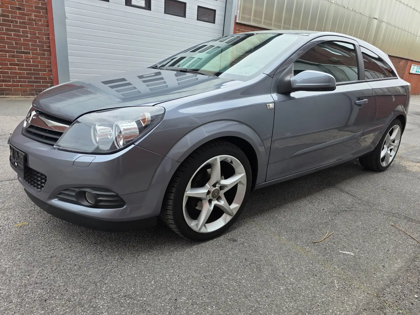 Opel Astra Astra GTC 1,8 Sport Grau - 1