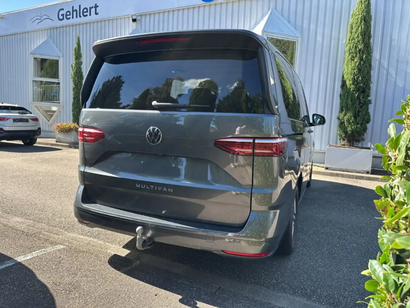Volkswagen T7 Multivan 2.0 TDI EU6e Life LÜ110TDI Aut Grau - 2