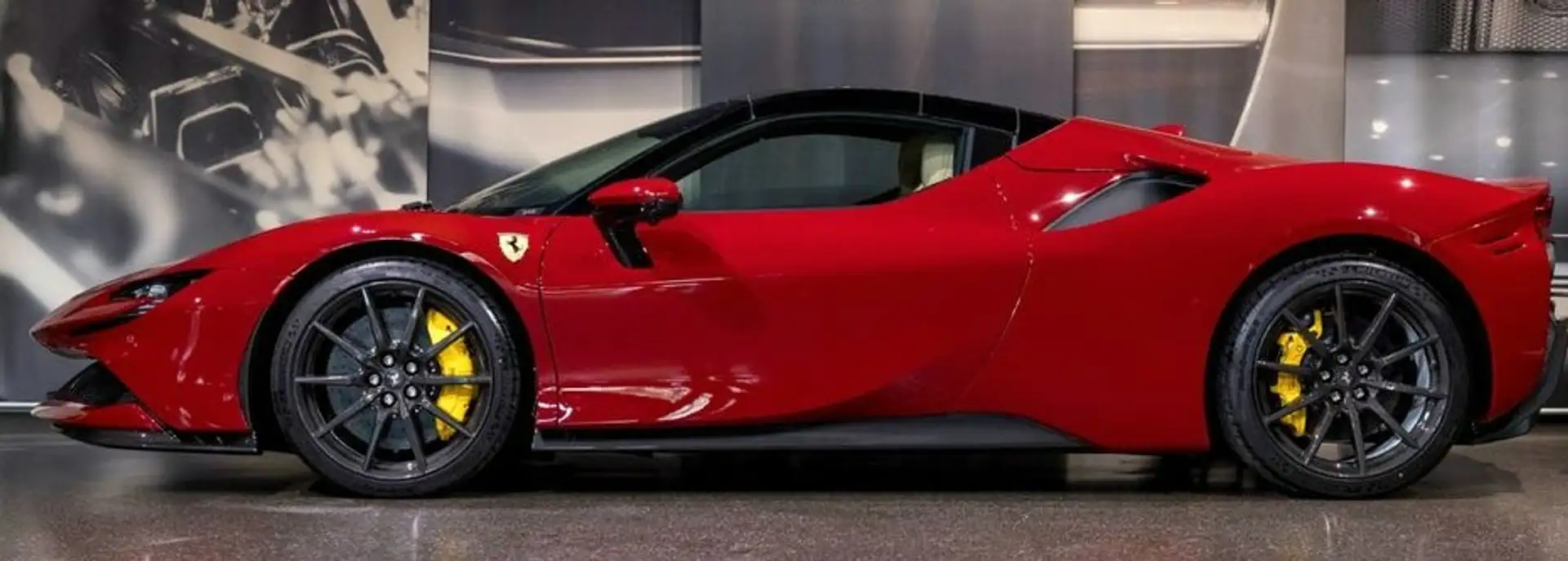 Ferrari SF90 Spider Roşu - 2