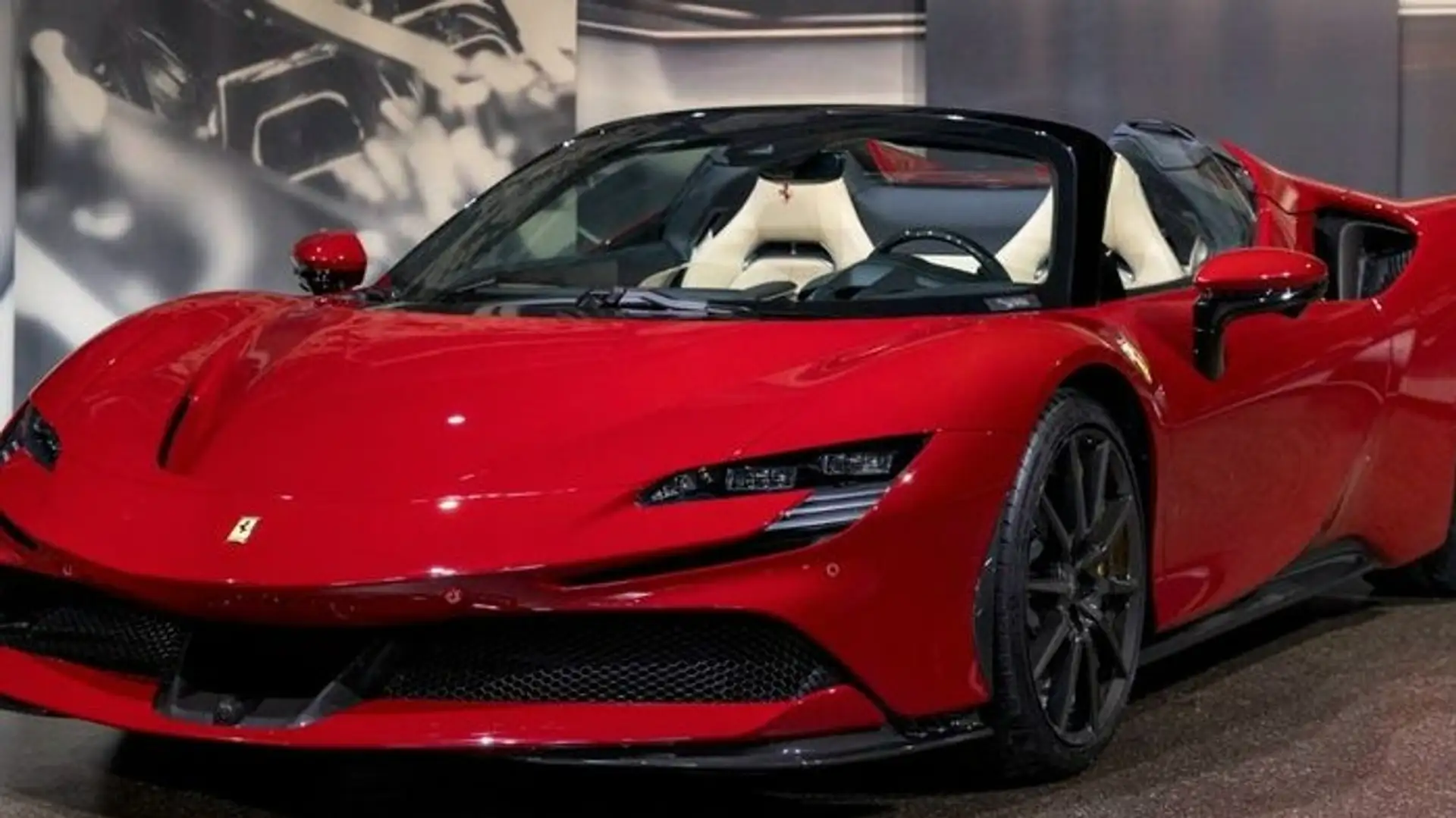 Ferrari SF90 Spider Roşu - 1