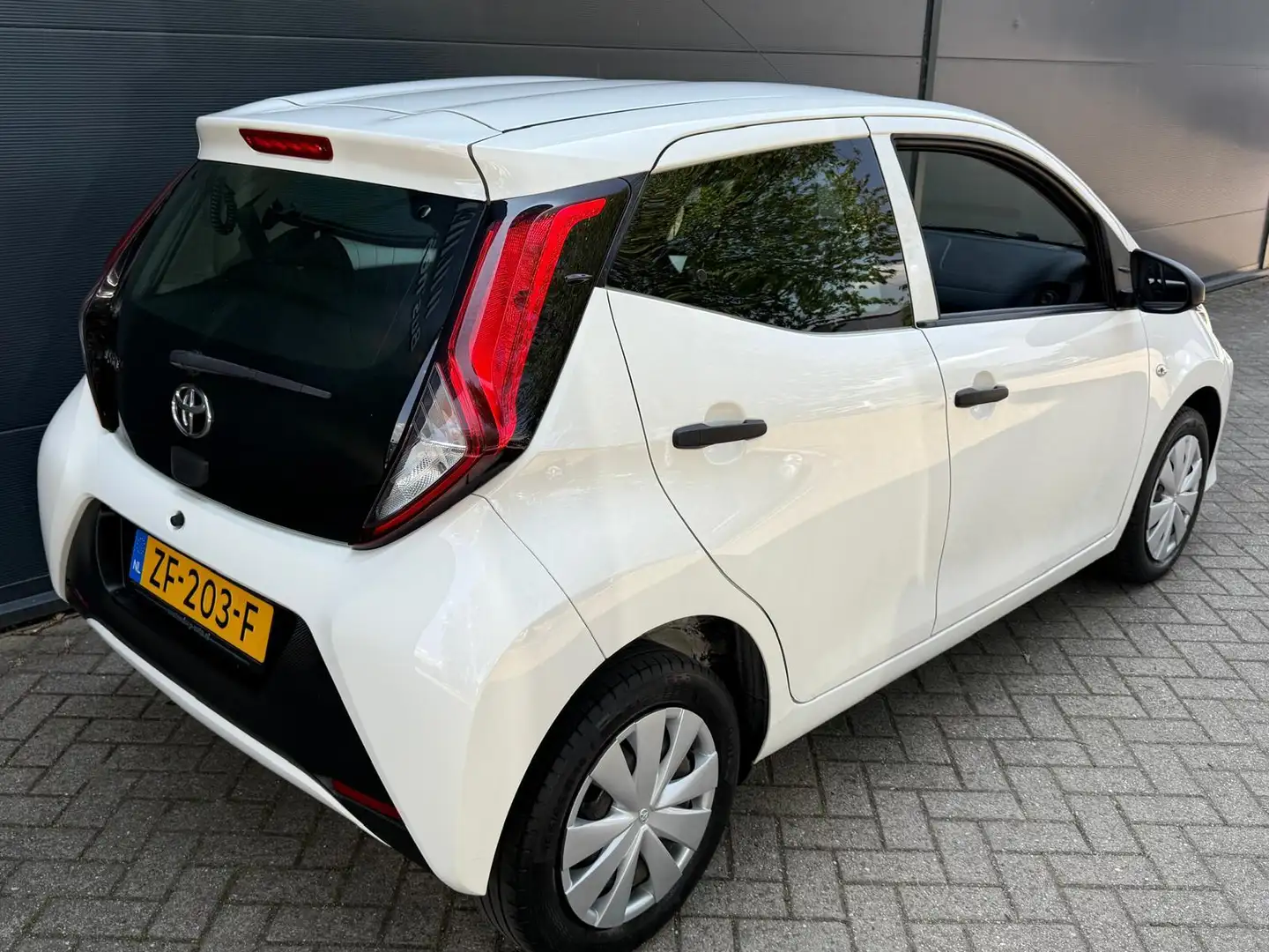 Toyota Aygo 1.0 VVT-i x-fun/5D/Airco/Cruise/bluetooth/onderhou Blanco - 2