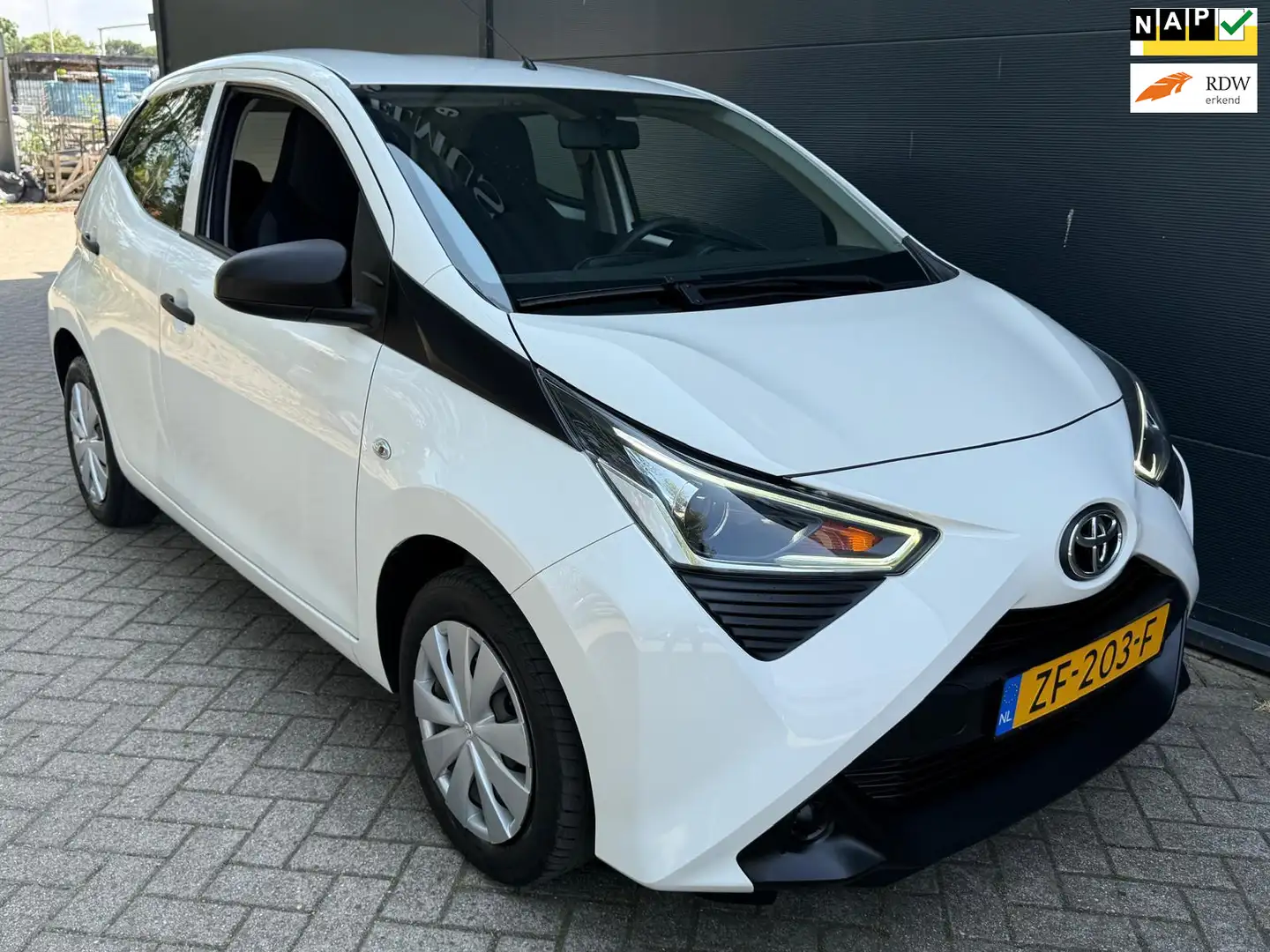 Toyota Aygo 1.0 VVT-i x-fun/5D/Airco/Cruise/bluetooth/onderhou Blanco - 1