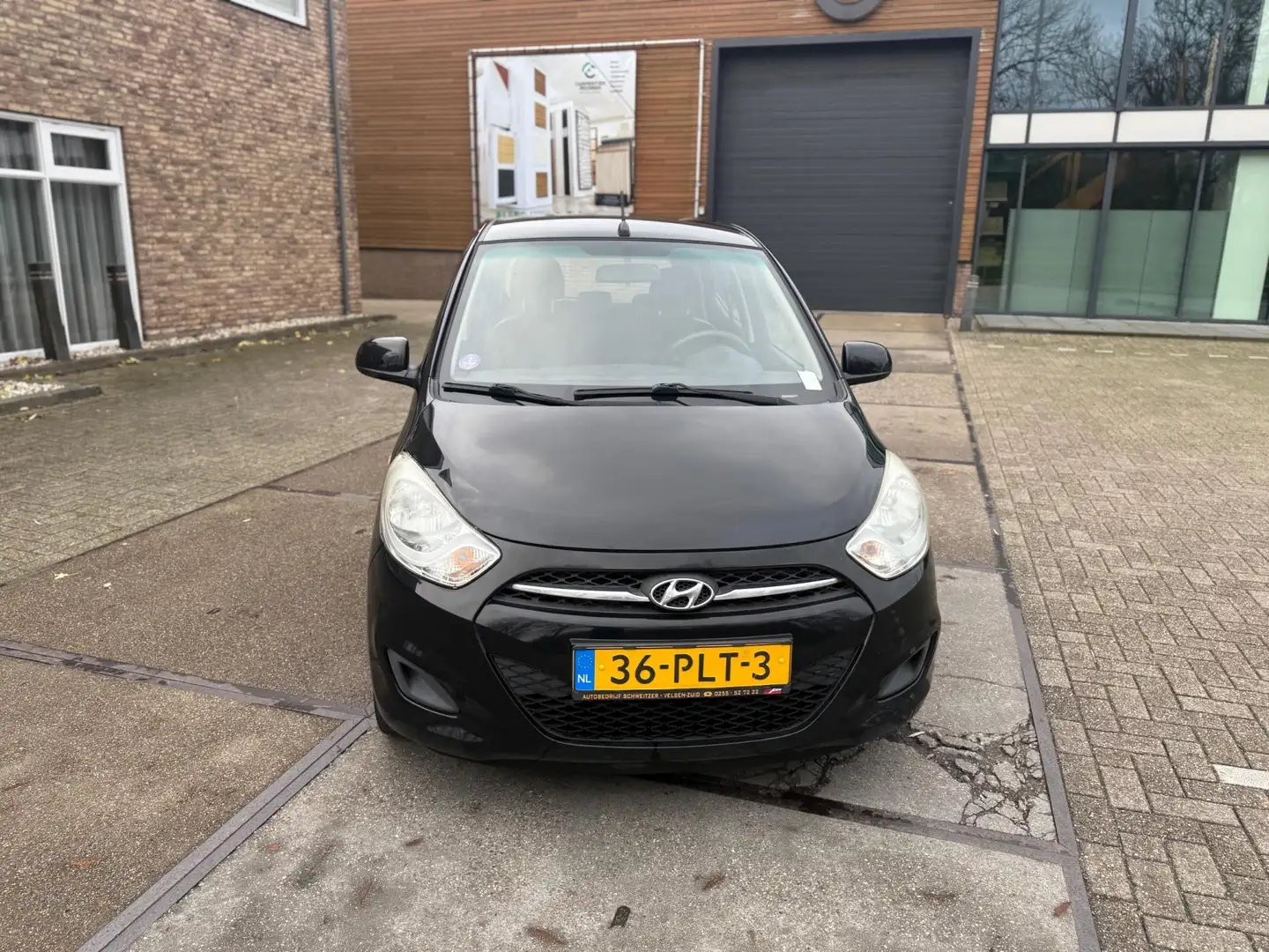 Hyundai i10 1.1 i-Drive Schwarz - 2