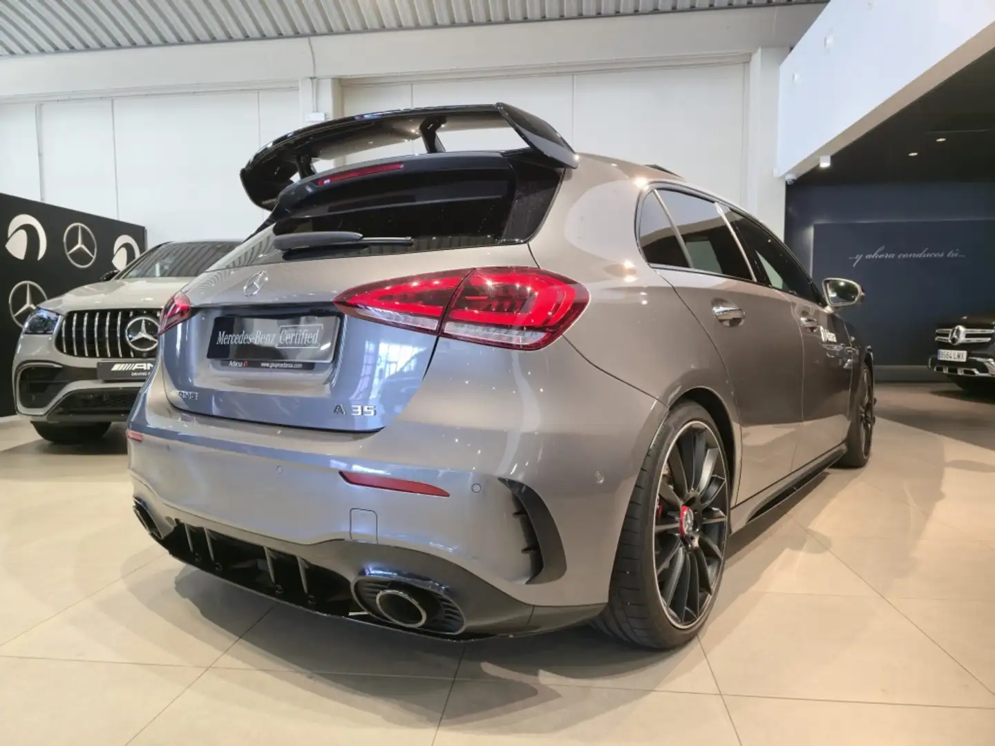 Mercedes-Benz A 35 AMG 4Matic+ 7G-DCT Gris - 2