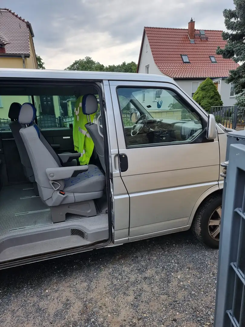 Volkswagen T4 Multivan TDI 7DC UY3/ Autm. Plateado - 2