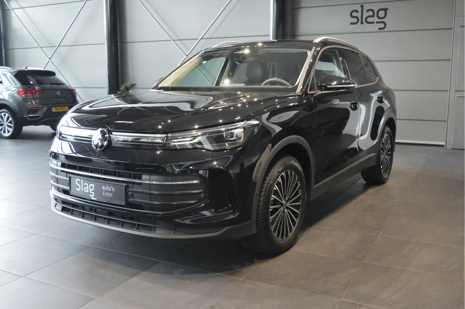 Volkswagen Tiguan 2.0 TDI Life navi camera cruise led keyless trekha Zwart - 2