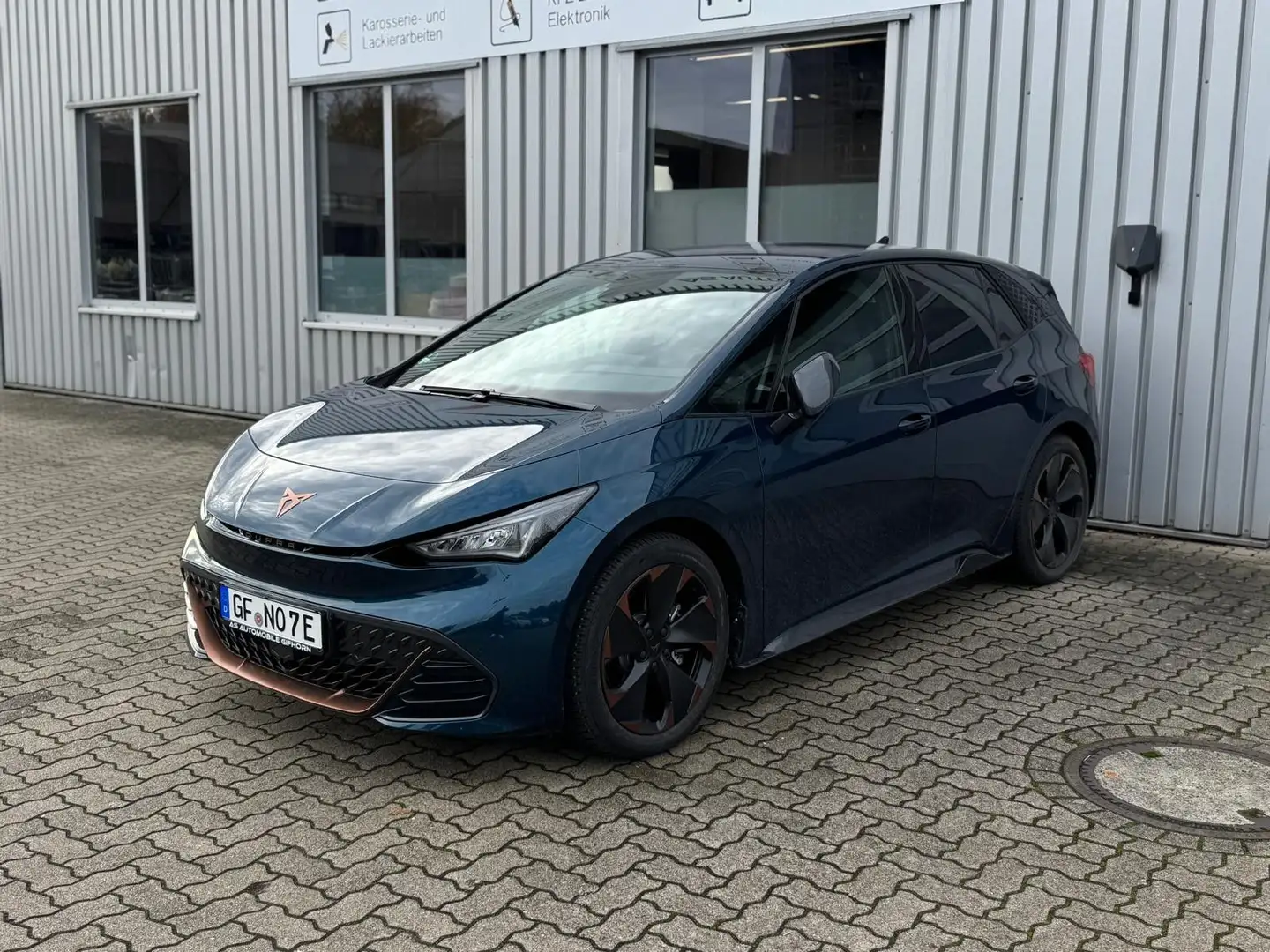 CUPRA Born 170 kW Edition Dynamic Navi ACC Pilot M Blau - 1