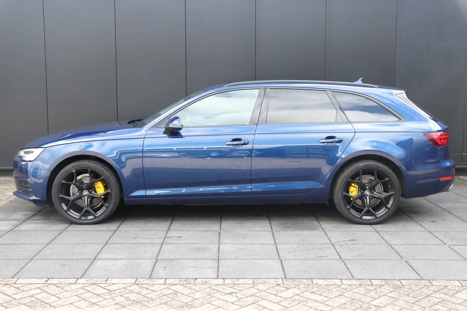 Audi A4 Avant 2.0 TFSI g-tron Design Pro Line Plus AUT | L Bleu - 2