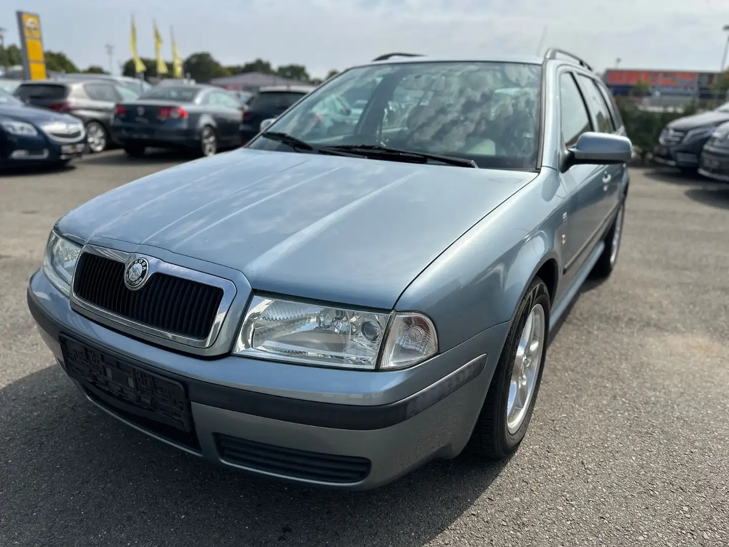 Skoda Octavia Combi 2.0 Family Edition, AHK,KLIMA Gris - 1