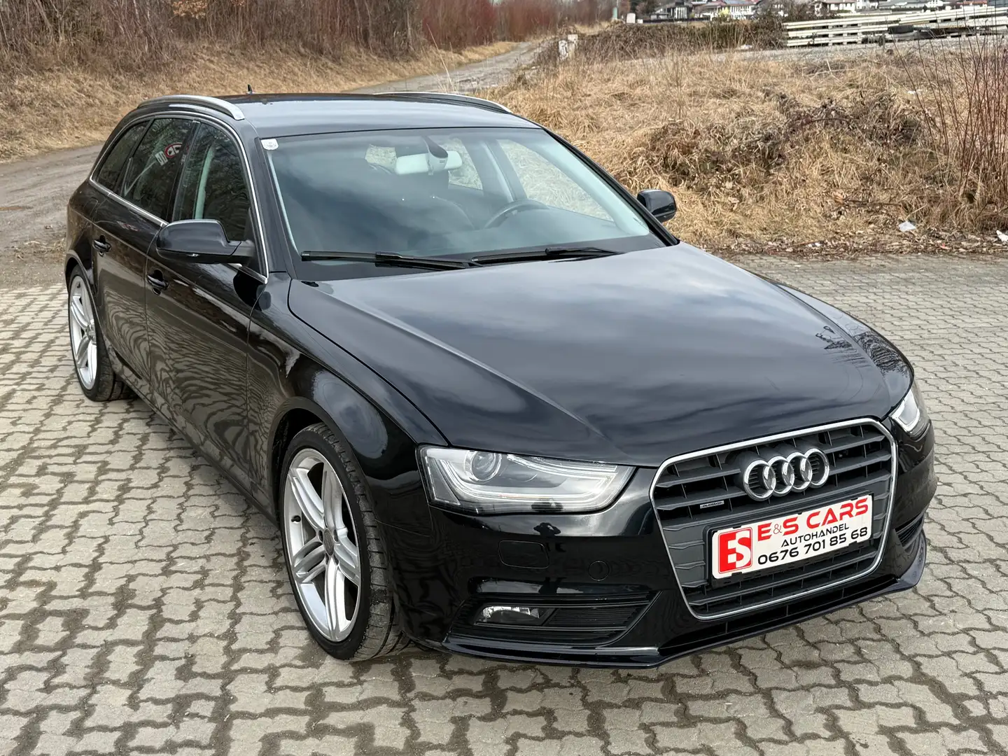 Audi A4 2.0 TDI Attraction quattro Noir - 1