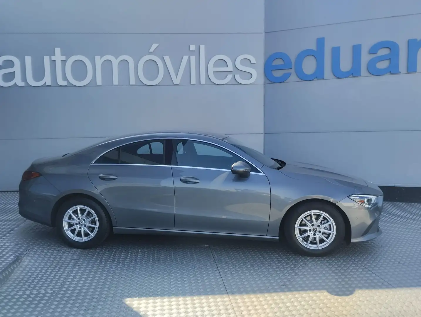 Mercedes-Benz CLA 180 Grau - 1