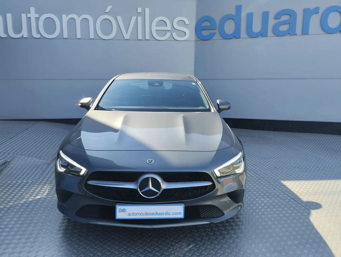 Mercedes-Benz CLA 180 Grau - 2