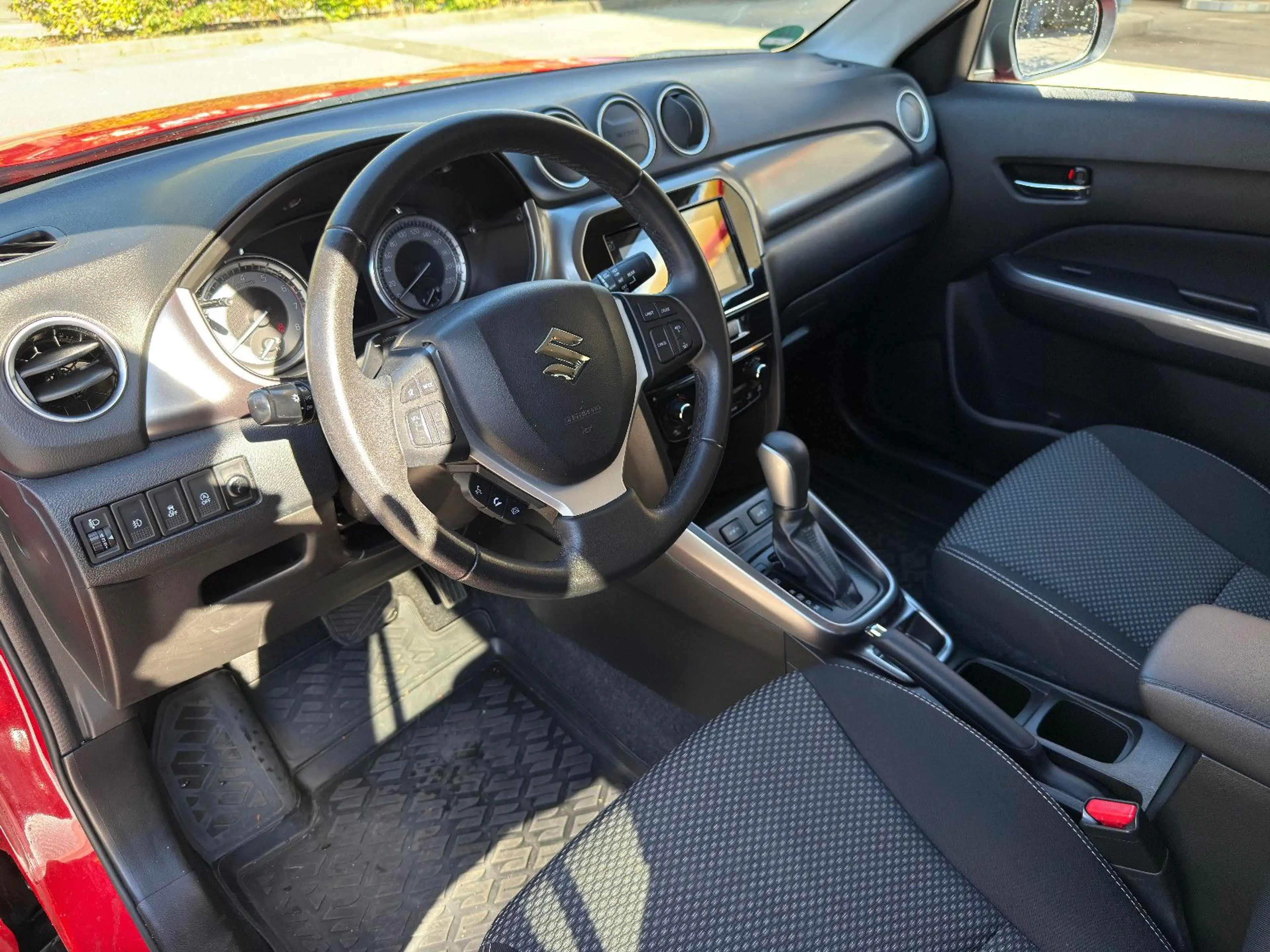 Suzuki Vitara 1.0 4x2 Automatik SHZ Klima Navi — photo 10