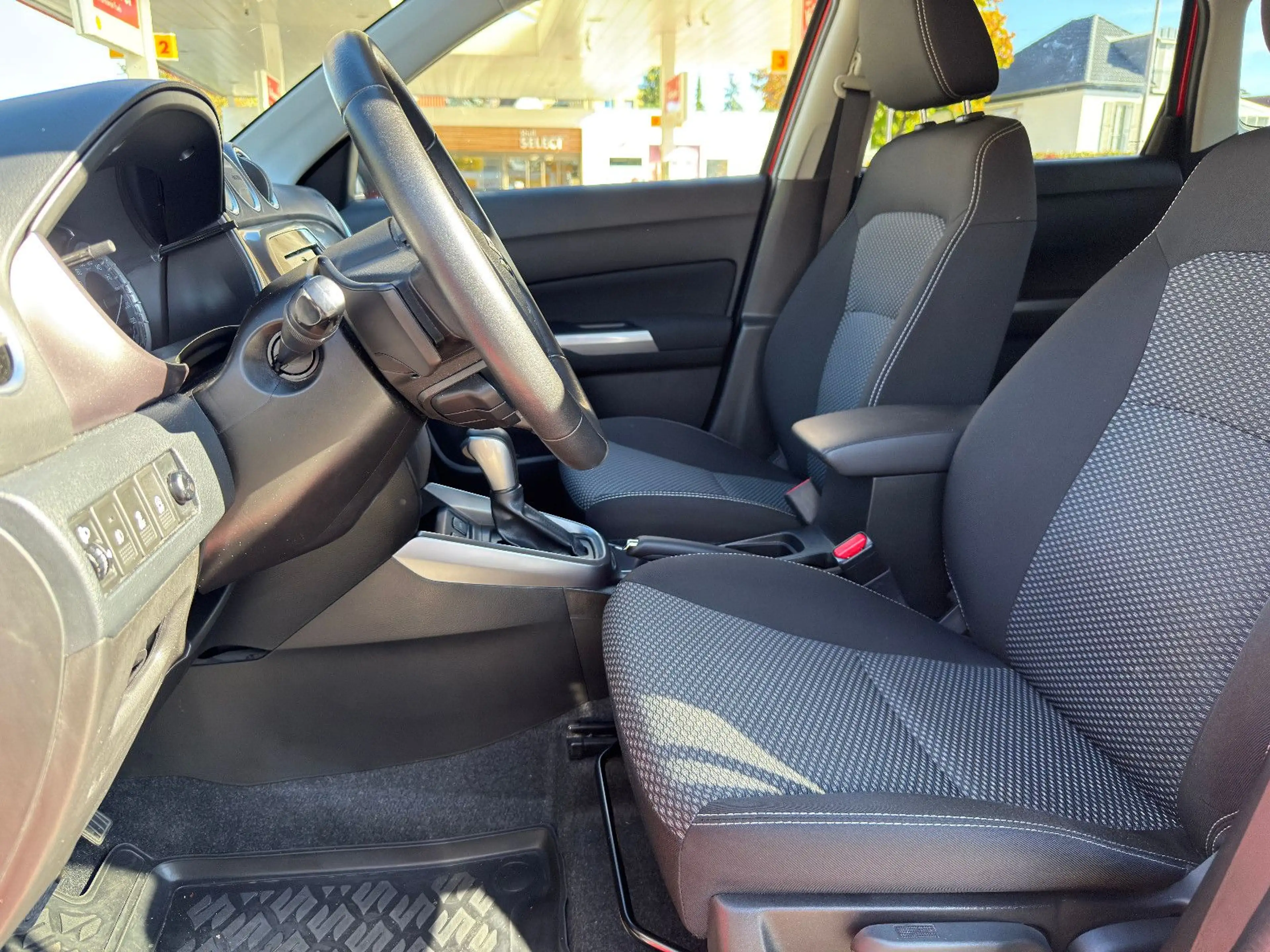 Suzuki Vitara 1.0 4x2 Automatik SHZ Klima Navi — photo 11