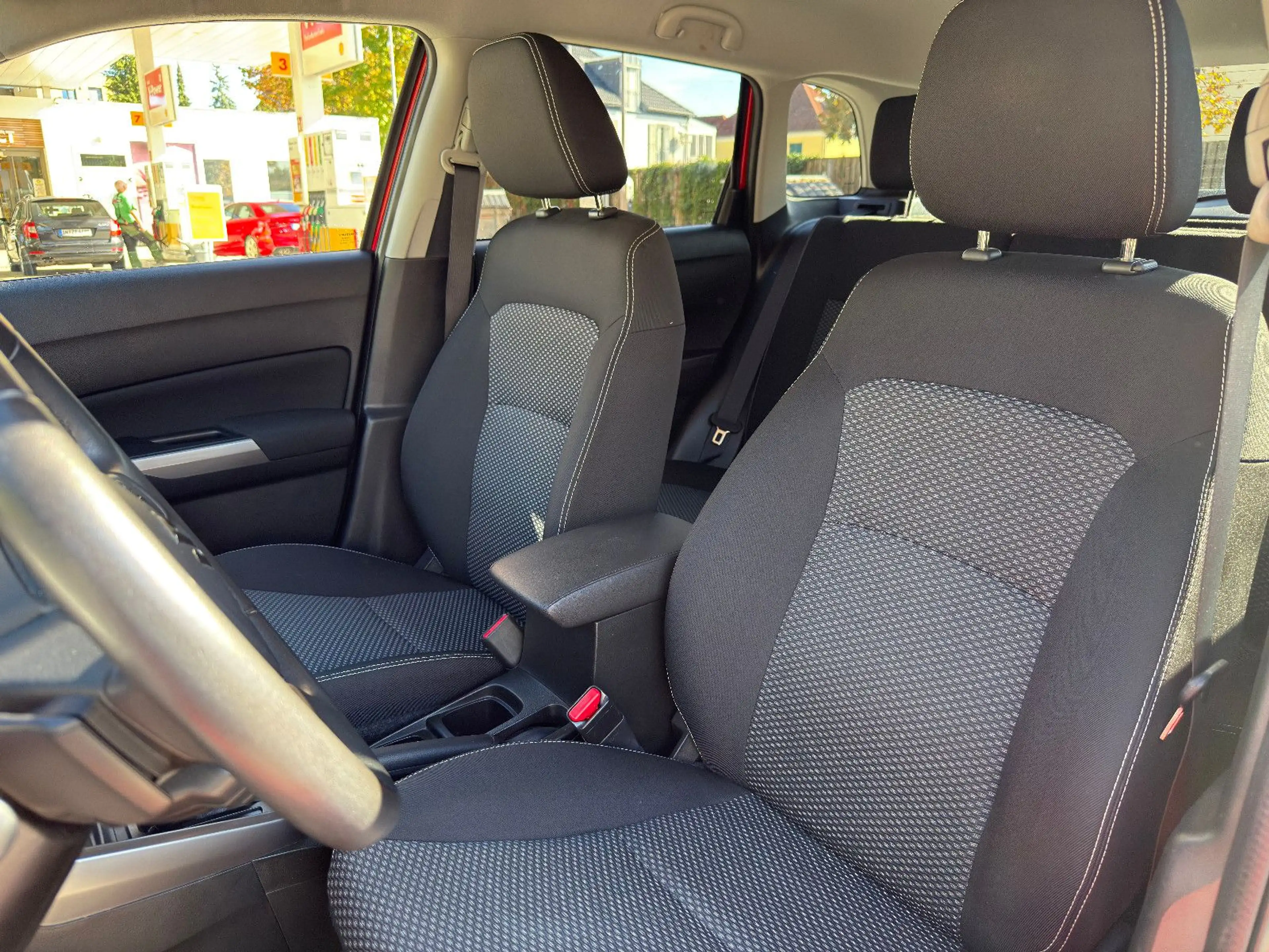 Suzuki Vitara 1.0 4x2 Automatik SHZ Klima Navi — photo 12