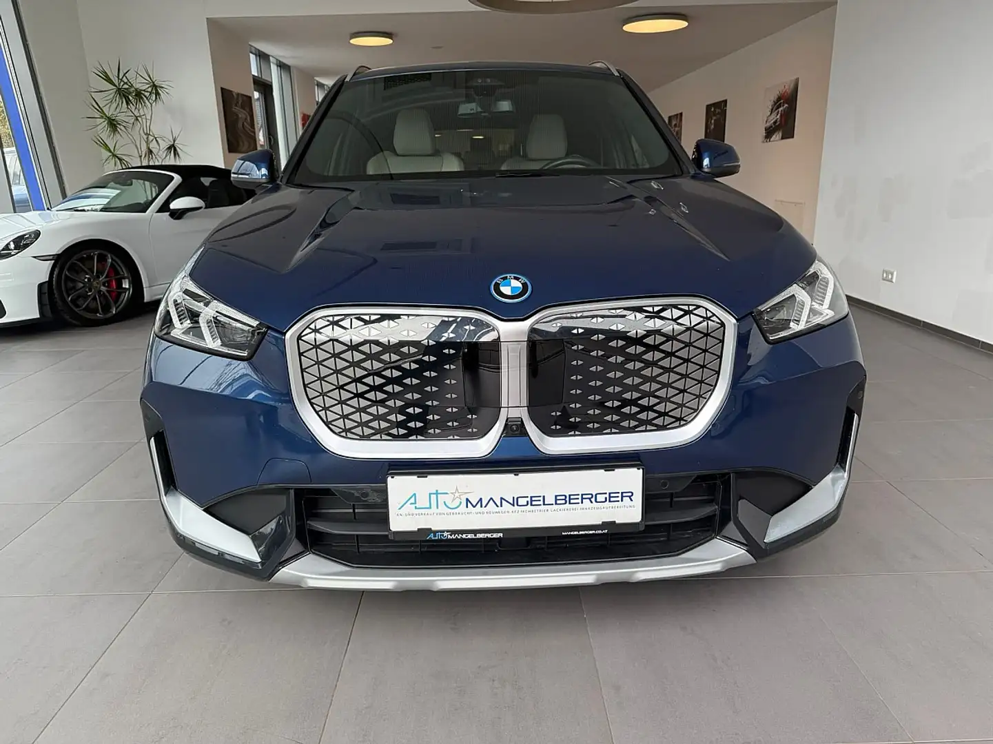 BMW iX1 eDrive20 64,8kWh Blau - 2