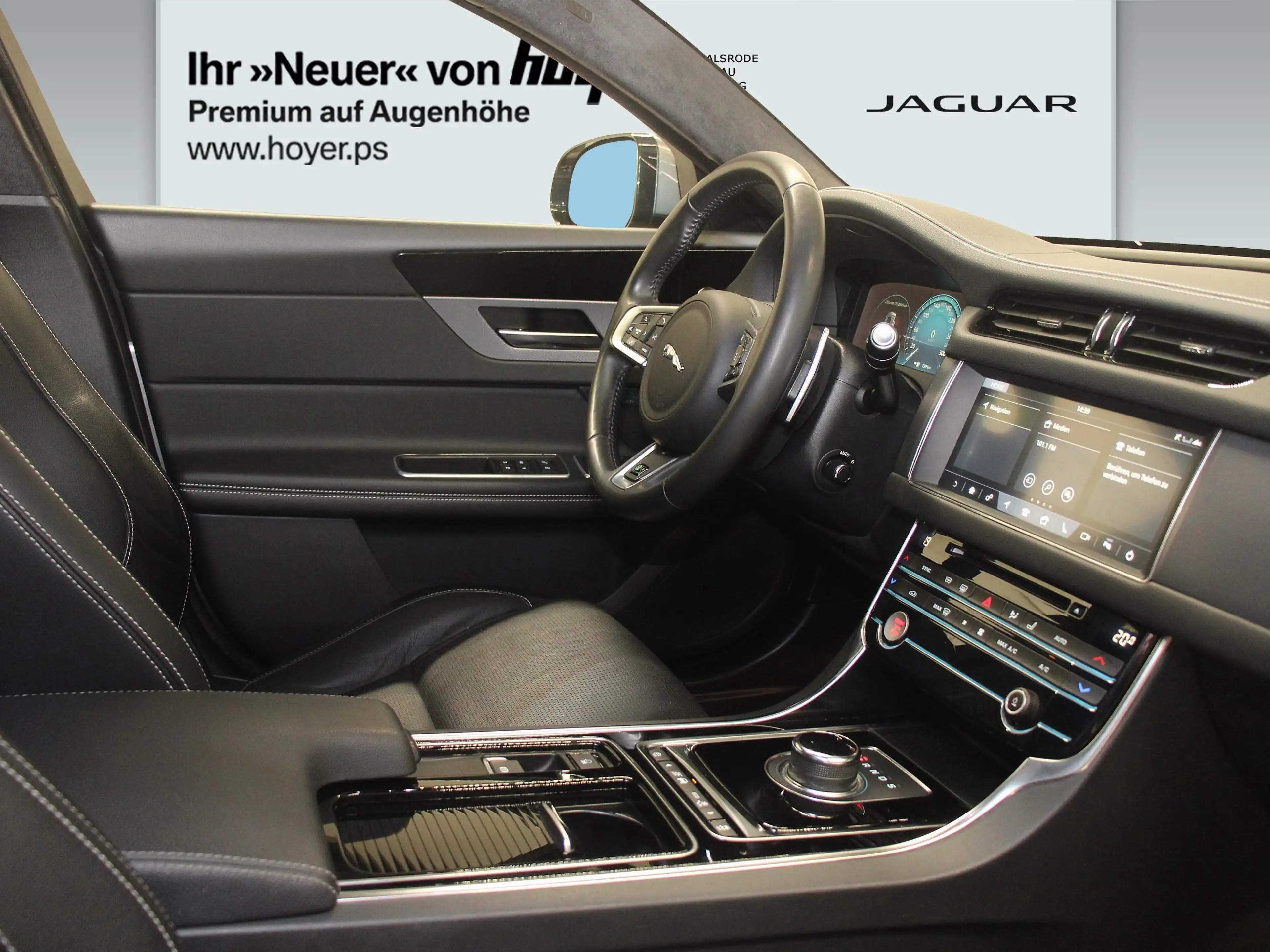 Jaguar XF Sportbrake 30t AWD R-Sport — photo 4