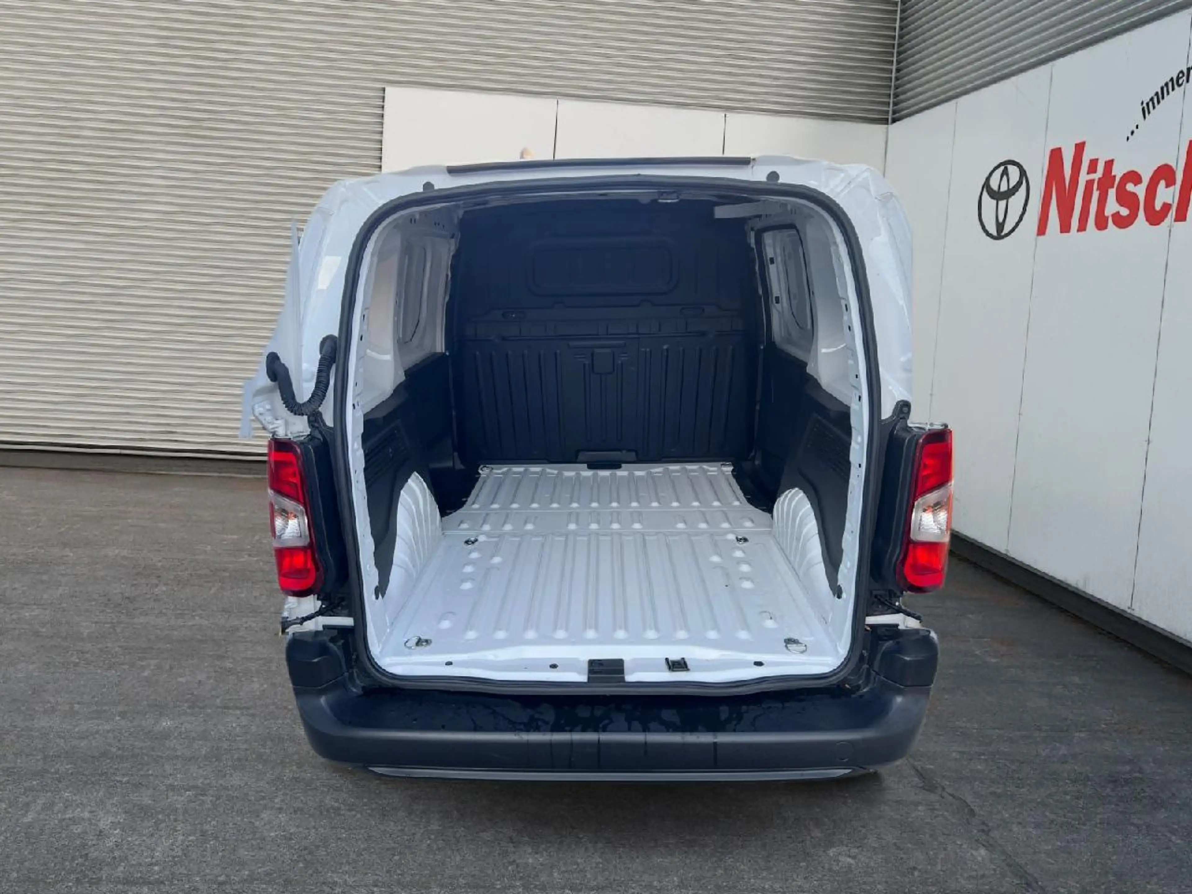 Toyota Proace City 1,5 D-4D L1 Duty — photo 13