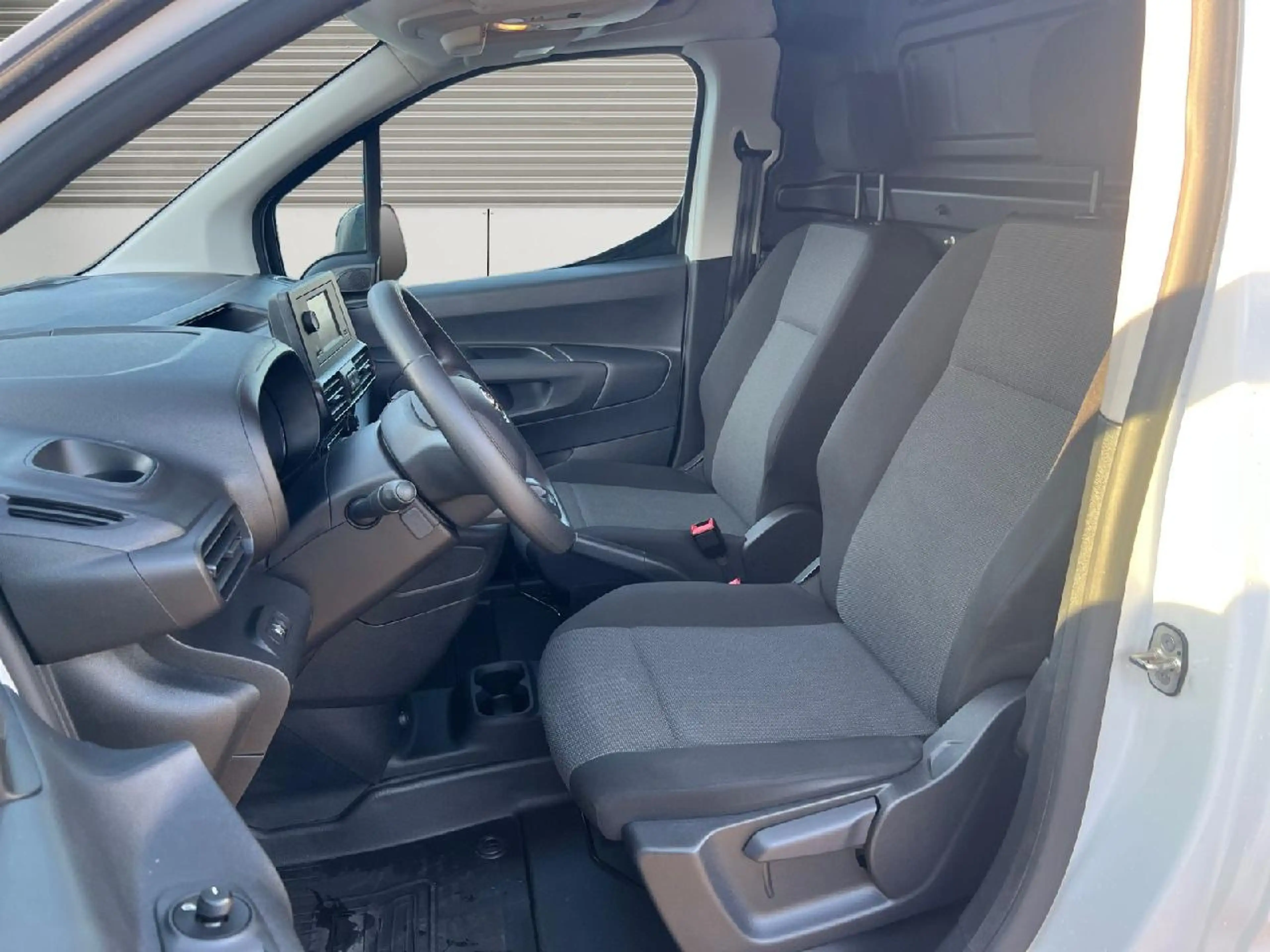 Toyota Proace City 1,5 D-4D L1 Duty — photo 9