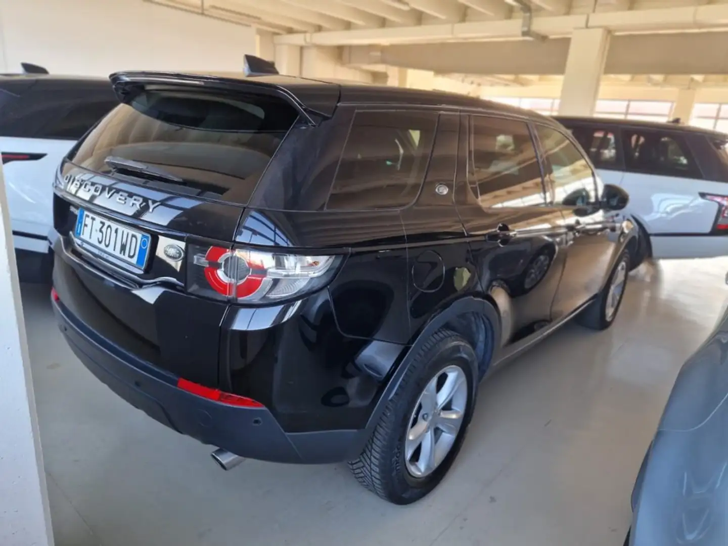Land Rover Discovery Sport 2.0 TD4 150 CV Pure Schwarz - 2