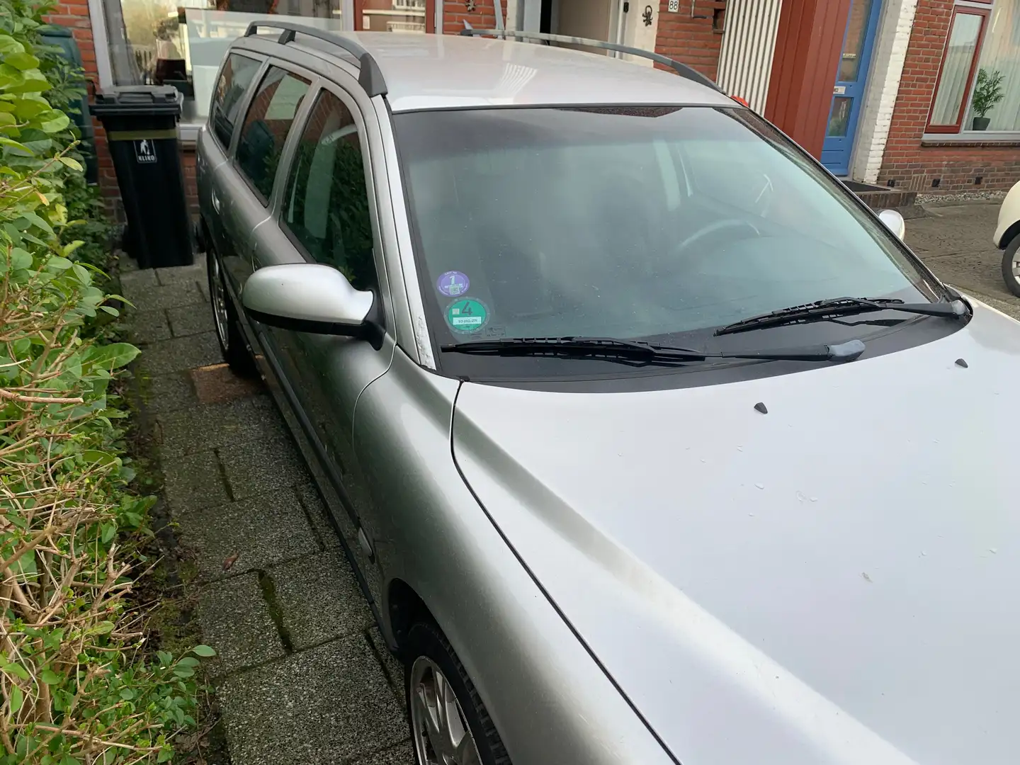 Volvo V70 2.4 Comfort Line Gris - 2