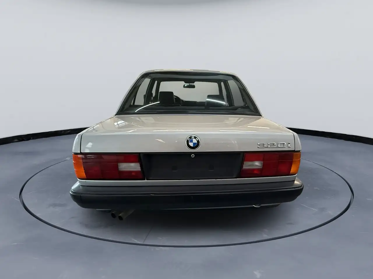 BMW 320i, foto 6