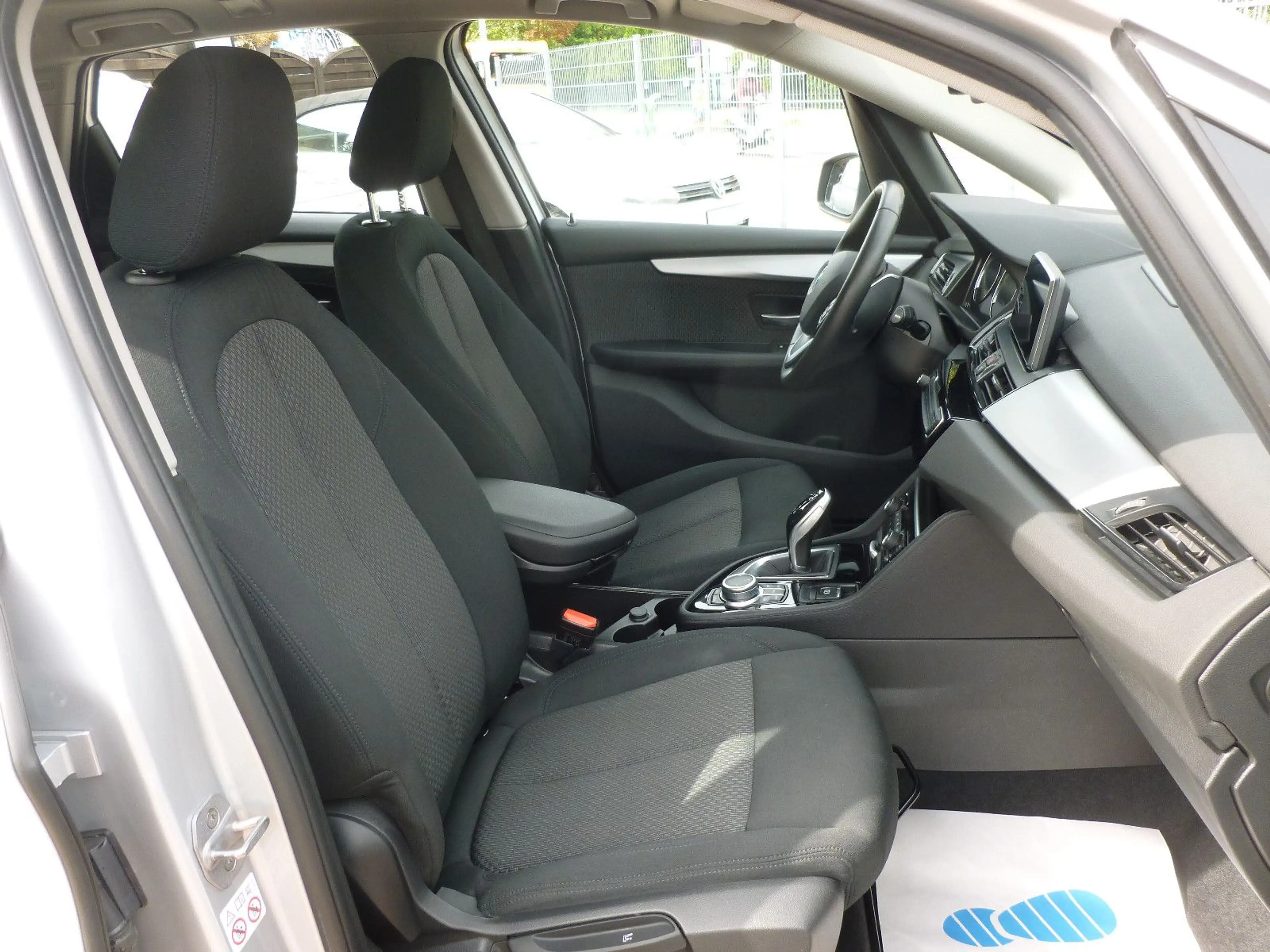 BMW 218 iA Active Tourer Advantage LED/Navi/Pano — photo 11