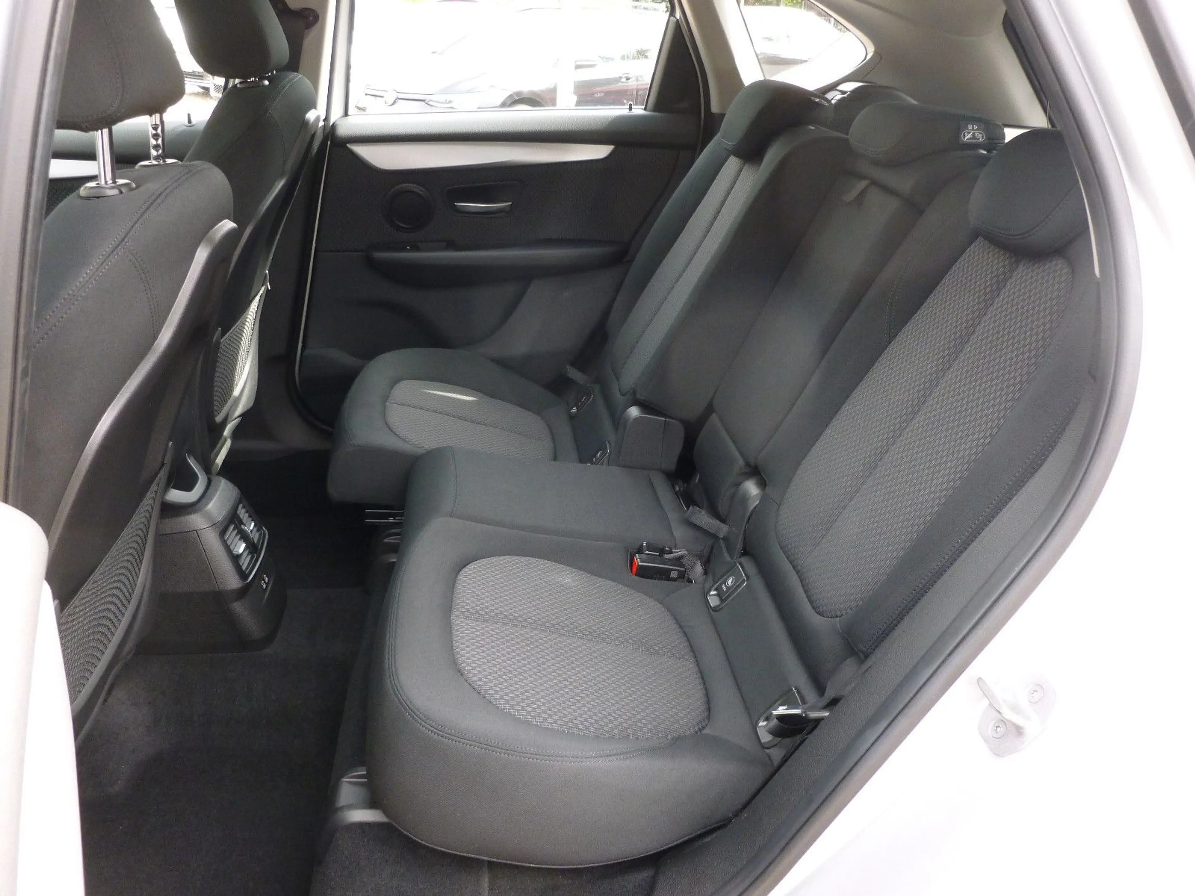 BMW 218 iA Active Tourer Advantage LED/Navi/Pano — photo 15
