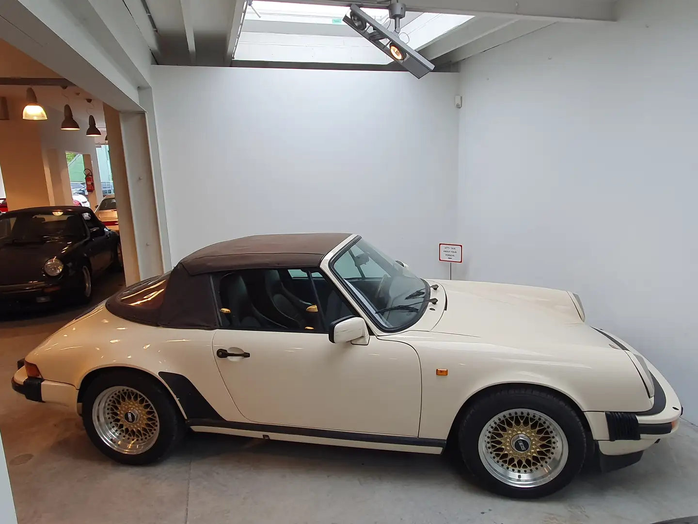 Porsche 911 PastelBeige & Burgundy Beżowy - 1